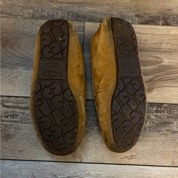 UGG Tan Sheepskin Moccasin - Picture 7 of 8